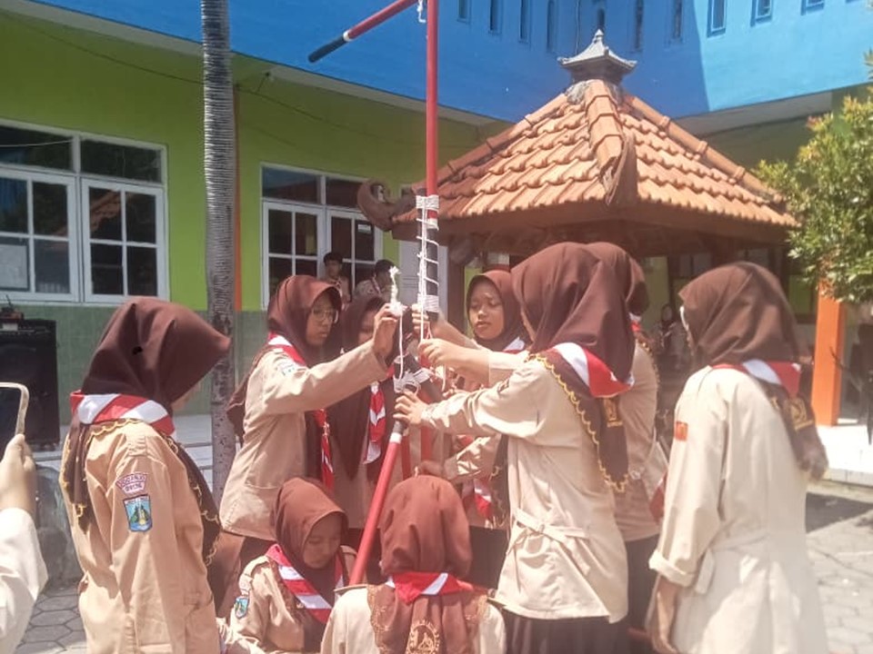76 Pramuka Belajar Pionering di SMK Darussalam