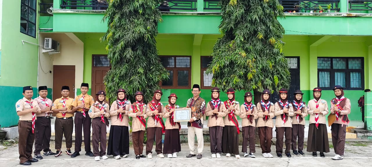 Gugus Depan MTs Al Khoiriyah Dalegan Lantik Pramuka Penggalang Peserta Lomba Iklim Jawa Timur
