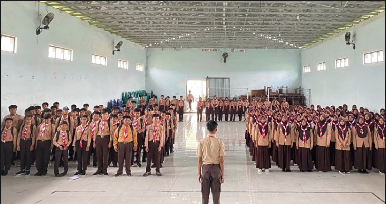 Pembinaan Latihan Baris-Berbaris oleh Taufan Bayu Sakbana di MTs Negeri 6 Jember sebagai Sarana Menumbuhkan Disiplin, Kekompakan, dan Jiwa Kepemimpinan