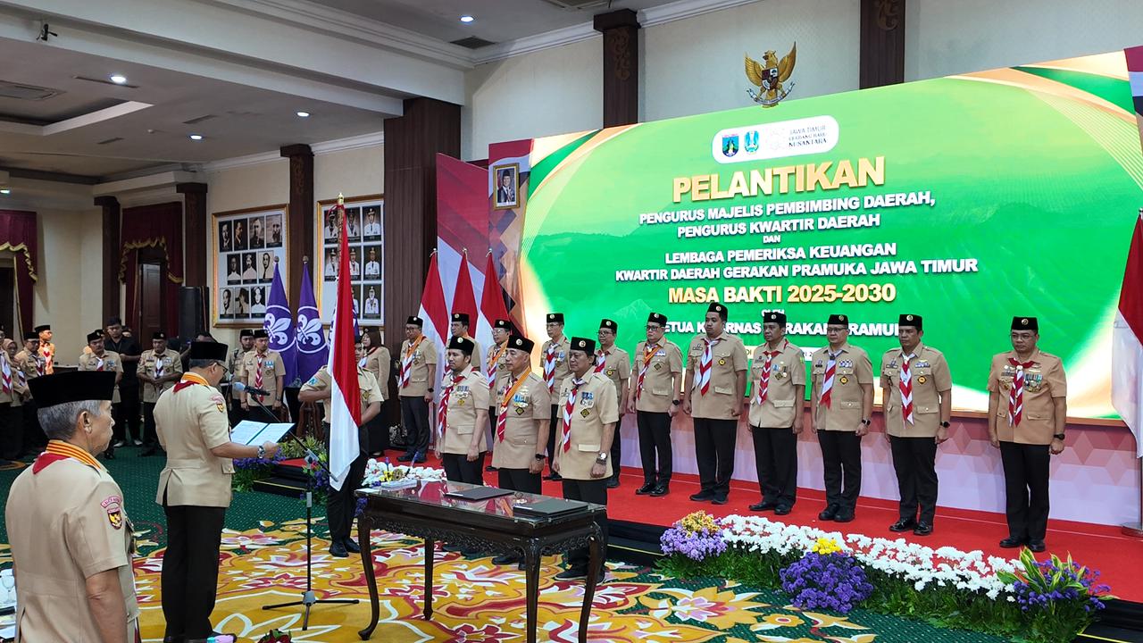 Ketua Kwarnas Lantik Pengurus Mabida, Kwarda, dan LPK Gerakan Pramuka Jawa Timur Masa Bakti 2025–2030 di Grahadi