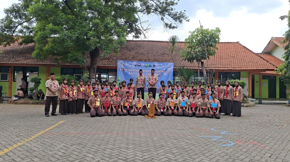 Aksi Nyata Pramuka Gondangwetan Dukung Ketahanan Pangan Lewat Penanaman Kopi dan Cengkeh