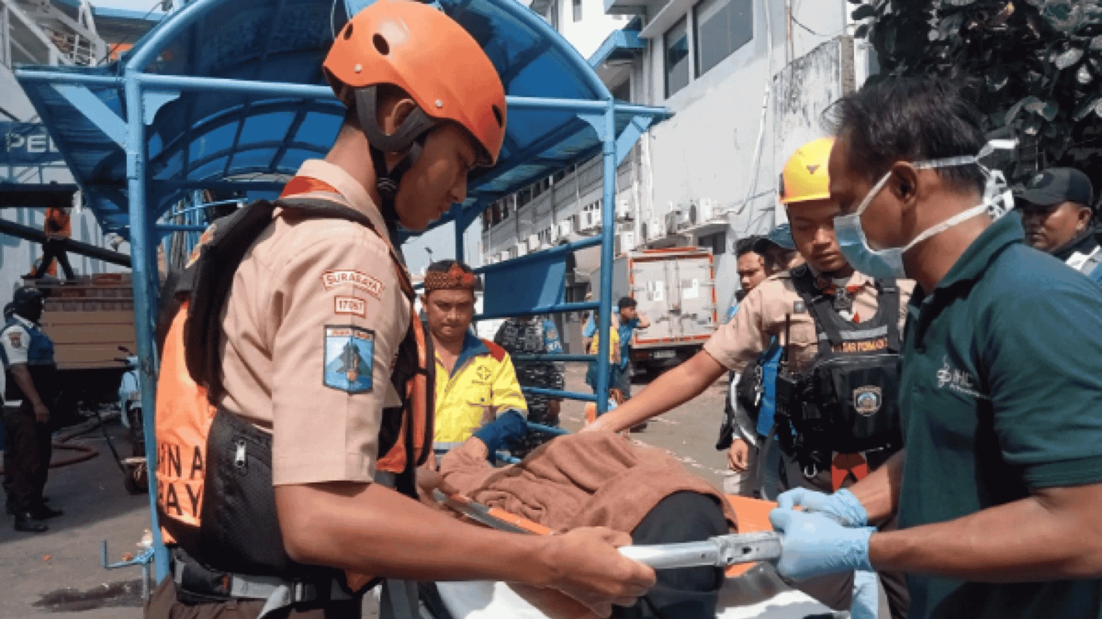 Pramuka Surabaya Bantu Evakuasi Jenazah Anak 12 Tahun di Tengah Arus Balik Pelabuhan Tanjung Perak